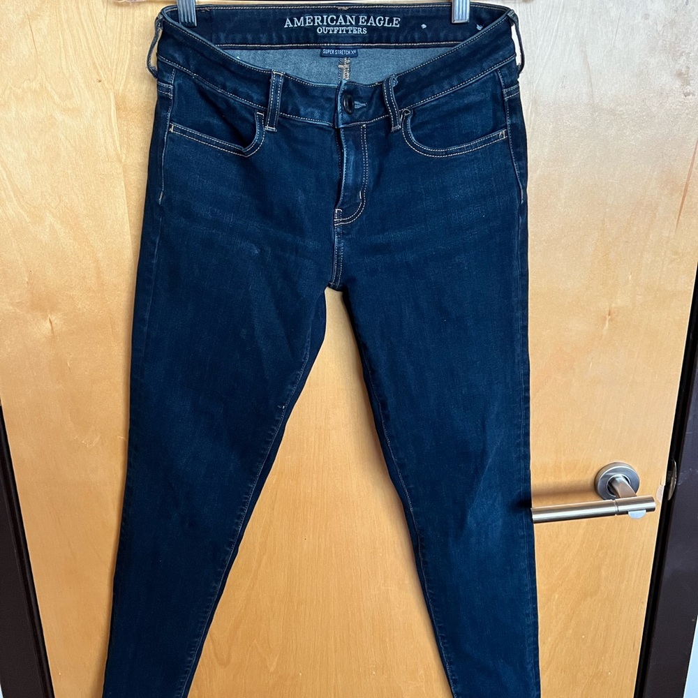 American eagle dark blue jeans! Skinny with super stretch